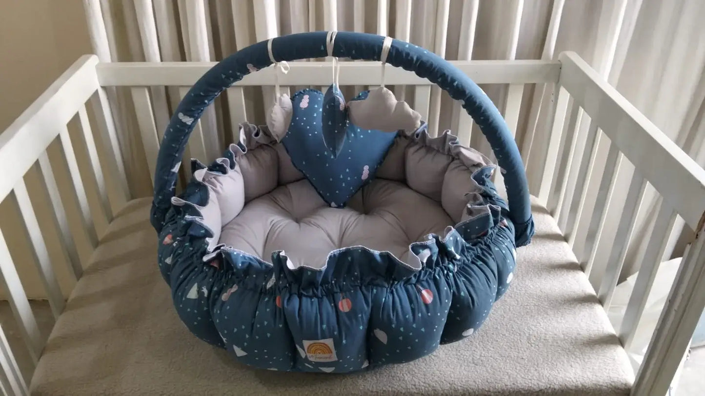 Printed Cotton Baby Round Cot with Pillow & Toy Hanging Rod – Teal