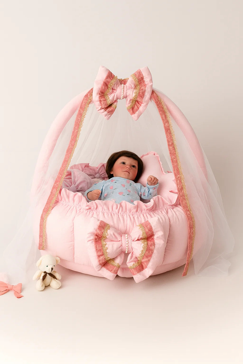 Luxury Baby Round Snuggle Bed with Pillows & Mosquito Net – Pink Star - Paidaish 