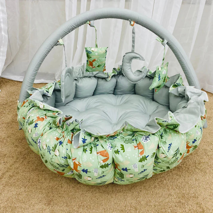 Printed Cotton Baby Round Snuggle Bed with Pillows-Little Trees