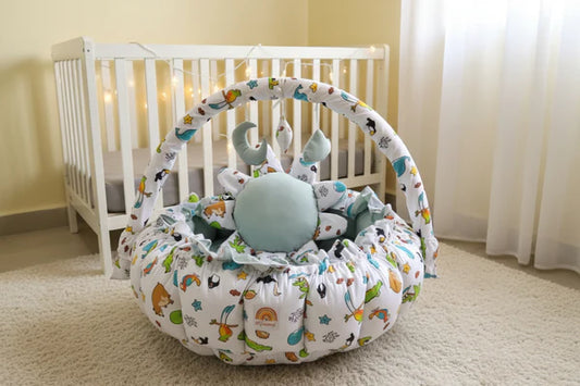 Printed Cotton Baby Round Cot with Pillow & Toy Hanging Rod – Cadet Zoo