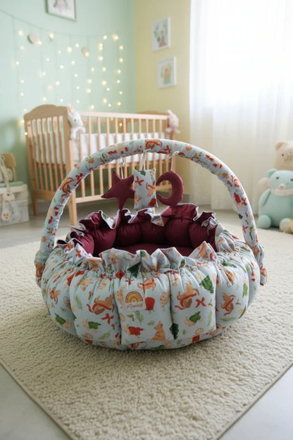 Printed Cotton Baby Round Cot with Pillow & Toy Hanging Rod – Maroon Cheer