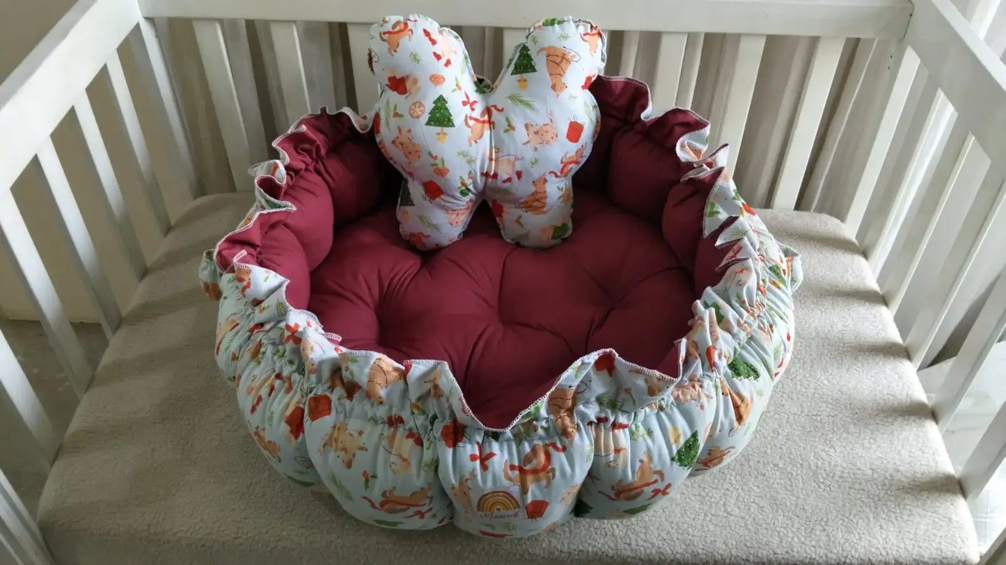 Printed Cotton Baby Round Cot with Pillow & Toy Hanging Rod – Maroon Cheer