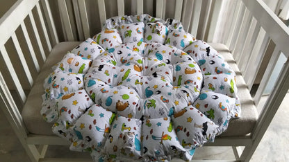 Printed Cotton Baby Round Cot with Pillow & Toy Hanging Rod – Cadet Zoo