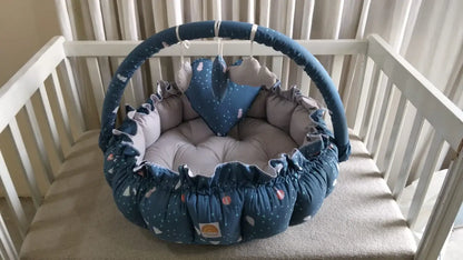 Printed Cotton Baby Round Cot with Pillow & Toy Hanging Rod – Teal