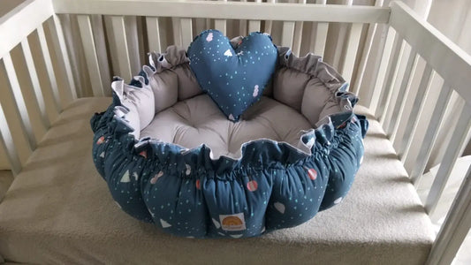 Printed Cotton Baby Round Cot with Pillow & Toy Hanging Rod – Teal