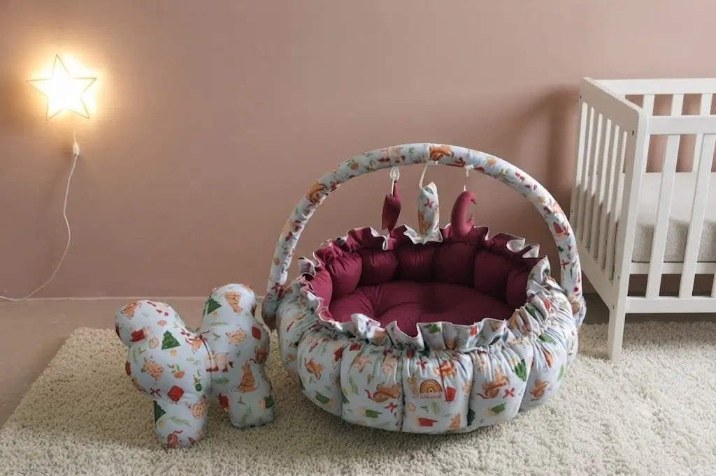 Printed Cotton Baby Round Cot with Pillow & Toy Hanging Rod – Maroon Cheer