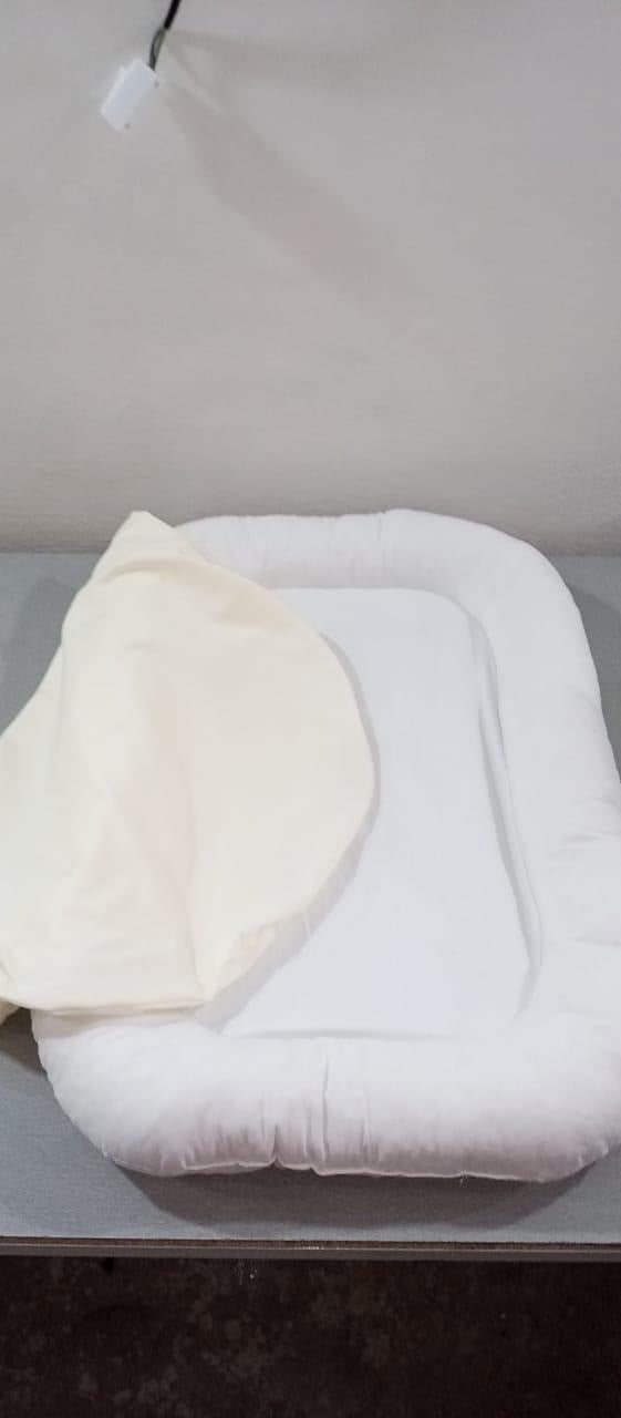 Newborn Baby Snuggle Bed / Baby Lounger – Off White